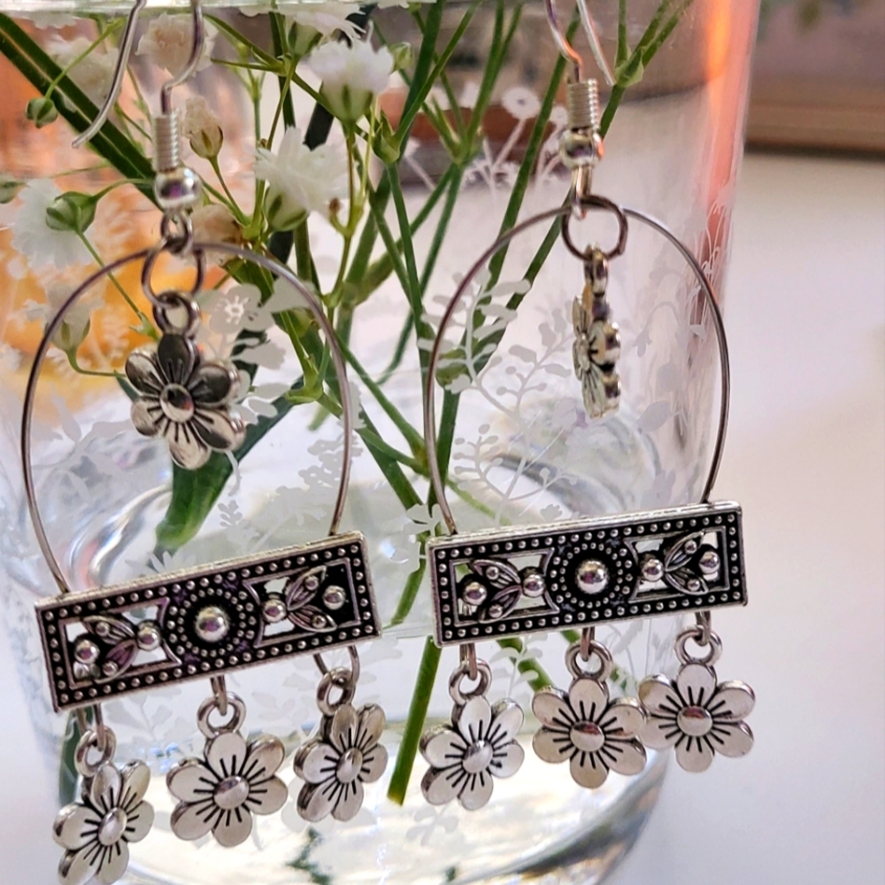 Earings - Picture 2 of 4